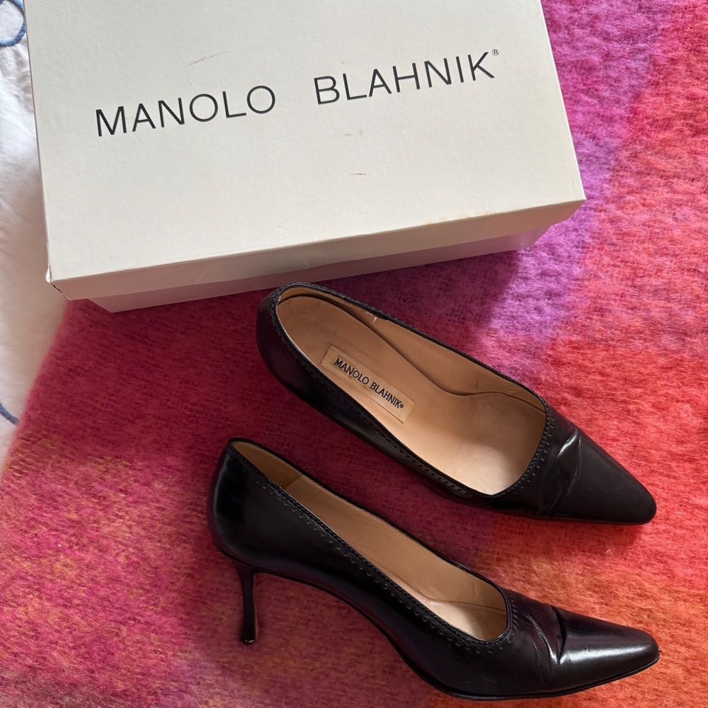 Sz 9 Manolo Blahnik Classic Black Stiletto Pumps